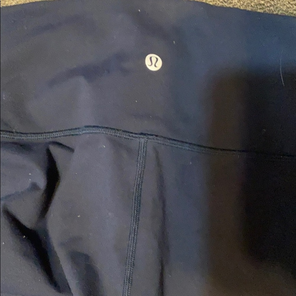 this is a pair of lululemon wonder under leggings